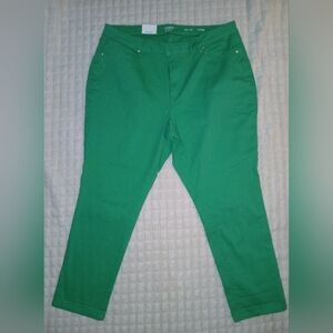 Crown & Ivy Vibrant Green Cropped Pants